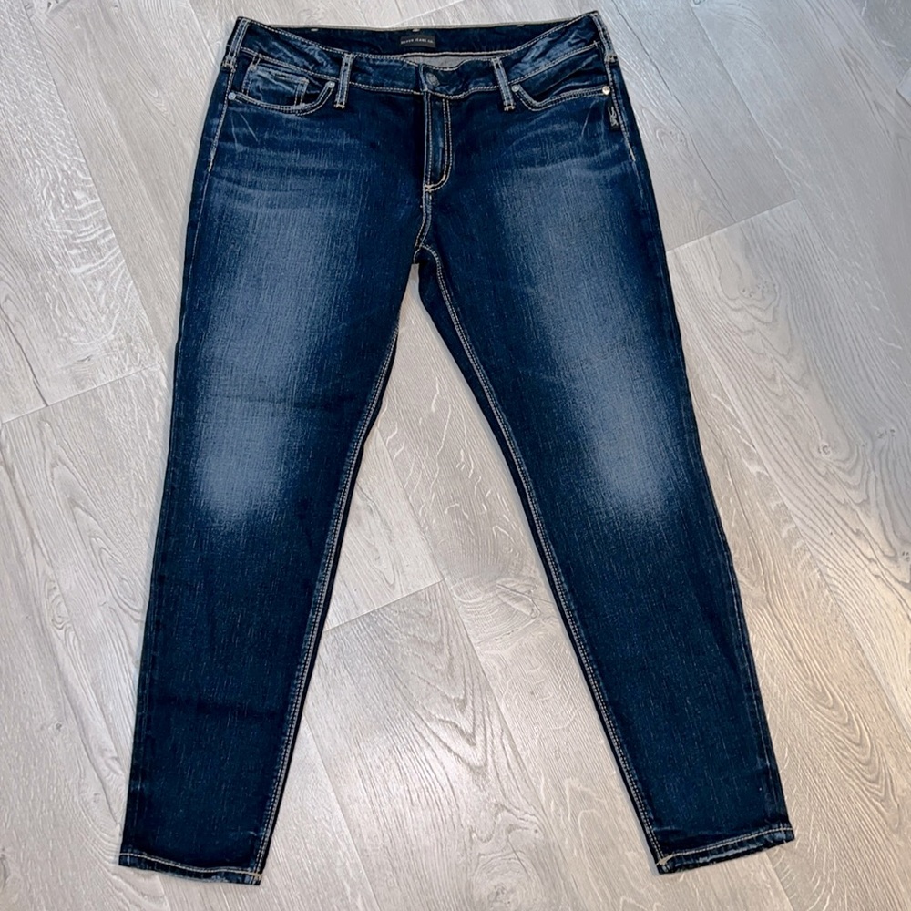Women’s Suki Skinny Silver Jeans brand new!